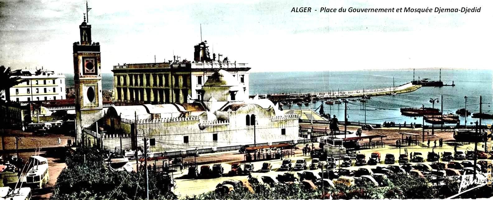 Alger - Place du Gouvernement et Mosque Djemaa-Djedid.jpg
